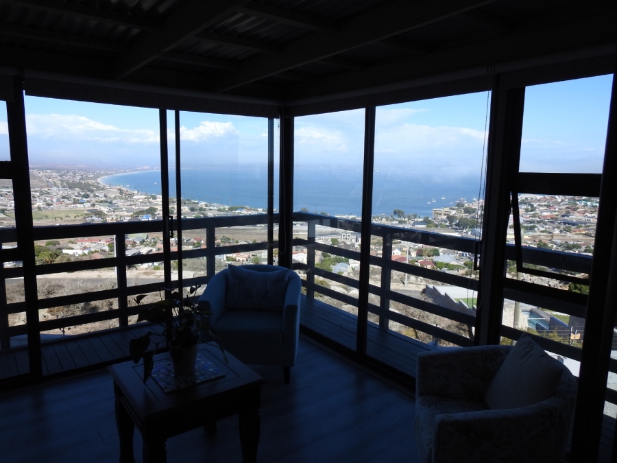 3 Bedroom Property for Sale in Hoogland Western Cape